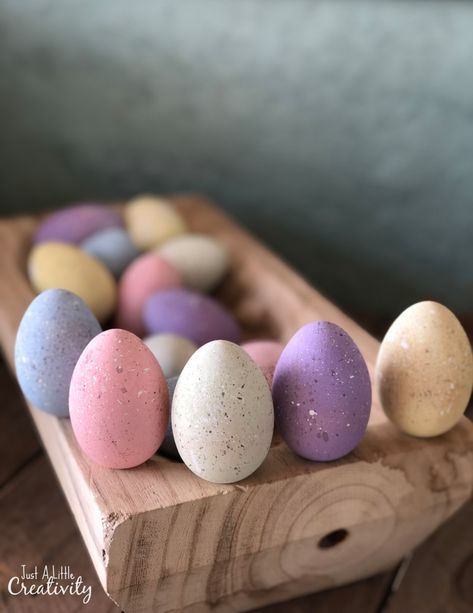 DIY Wood Speckled Pastel Easter Eggs - Just a Little Creativity Pastel Easter Eggs, Wooden Easter Eggs, Diy Easter Eggs, Creative Easter Eggs, Speckled Eggs, Easter Desserts Recipes, Wood Eggs, Pastel Easter, Plaster Of Paris