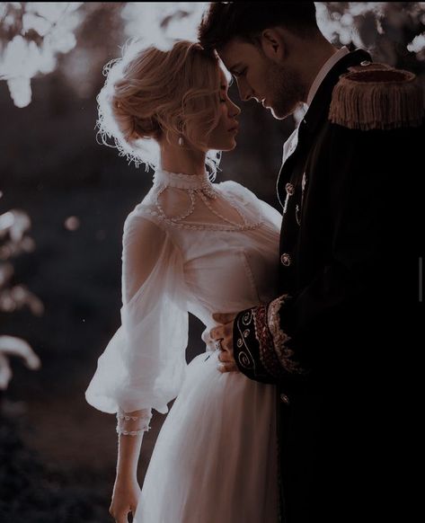 Royal Couple Aesthetic Medieval, Medieval Romance Aesthetic, Era Victoria, Medieval Romance, Royal Core, Royalty Aesthetic, Royal Aesthetic, Princess Aesthetic, Character Aesthetic