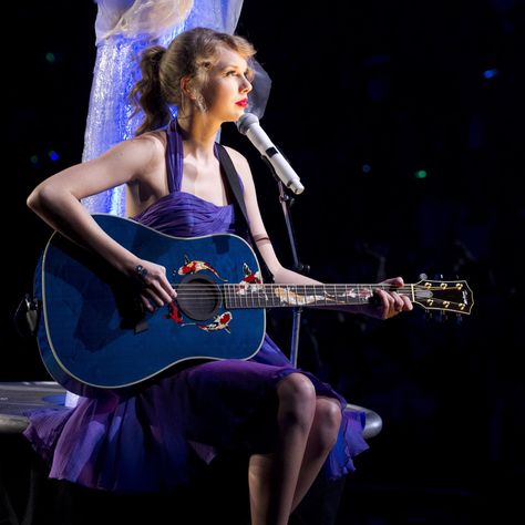 Taylor Swift performs “Last Kiss” (2011) Taylor Swift 2010, Speak Now Tour, Taylor Swift Guitar, Speak Now Era, Entertainer Of The Year, Katie Couric, Taylor Swift Speak Now, Swift Tour, Fabulous Style