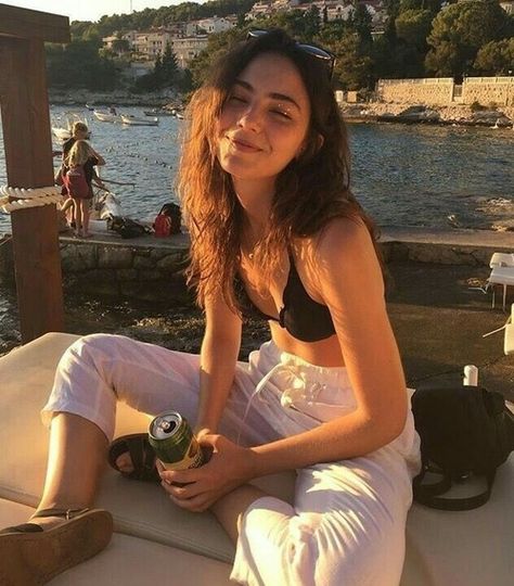 Amelia Zadro, How To Pose, 인물 사진, Beach Aesthetic, Inspirational Pictures, Instagram Inspo, Instagram Inspiration, Insta Inspo, Kendall Jenner