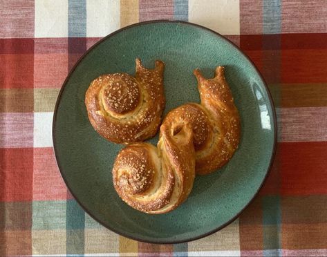 Soft Pretzel Recipe, Homemade Soft Pretzels, Pretzels Recipe, Romanticizing Life, Soft Pretzels, Oui Oui, Pretzels, Cafe Food, Pretty Food