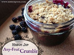 Sister Spoon: Mason Jar Desserts: Any-Fruit Crumble Mason Jar Deserts, Jar Deserts, Mason Jar Treats, Easy Blueberry Crumble, Mason Jar Desserts Recipes, Mason Jar Mixes, Freezer Desserts, Digestive Cookies, Food Ball