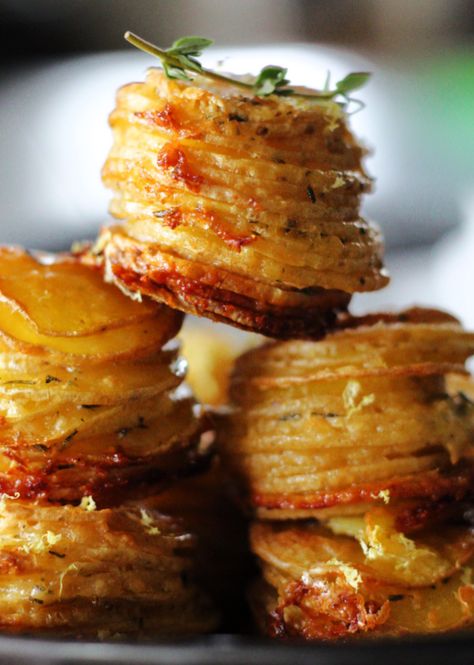 Irresistible Muffin Tin Potato Stacks - buttery thinly sliced potatoes baked in a muffin tin with two kinds of cheese and golden, crispy edges. The best side dish for weeknight meals gourmet enough to entertain with. #muffintinpotatostacks #muffintinpotatoes #muffintinrecipe #potatostacks #stackedpotatoes #stackedpotatoaugratin #augratinstackedpotatoes #holidaysidedish #bestholidaysidedish #potato #potatorecipe #agoudalife Potato Stacks Muffin Tins, Muffin Tin Potatoes, Potato Stacks, Potatoes Baked, Balsamic Pork, Raw Potato, Muffin Tin Recipes, Potato Recipes Side Dishes, Potato Sides