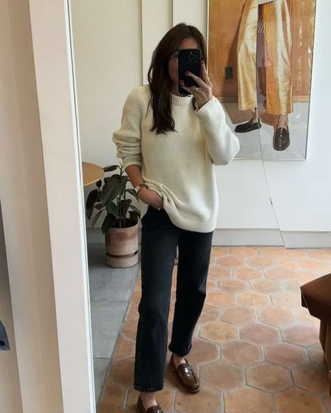 jessi caparella on Instagram: "FLASH SALE ⚡️code JESSI20⚡️for 48 hours on ALL full priced FRĒDA🤎 new *and returning* customers - major!! I popped in with my bestie yesterday to peep the Fall Drop 1 and Loafer Shop and figure out sizing for yall!! If you’ve been wanting these beauties now’s the perfect time 🥰  Comment SHOP for links and sizing recs on my favs!!!  Petite style, millennial style, street style, summer style, vacation style, preppy style, resort wear, style round up, French street style Paris, euro style, minimal summer style, Pinterest style, Pinterest girl, minimal style, fall style, Jenni Kayne cotton crewneck sweater, Levi’s cropped black jeans, Freda Salvador discount code black loafers, leather loafers, suede brown penny loafers, fall ballet flats . . . . . #minimalstyl Madewell Frances Loafer, Loafers Outfit With Pants, Womens Brown Loafers Outfit, Loafers With Socks And Jeans, Brown Suede Loafers Outfit Women, Loafer And Jeans Outfit, How To Style Penny Loafers Women, Classic Loafers Outfit, Jenni Kayne Style