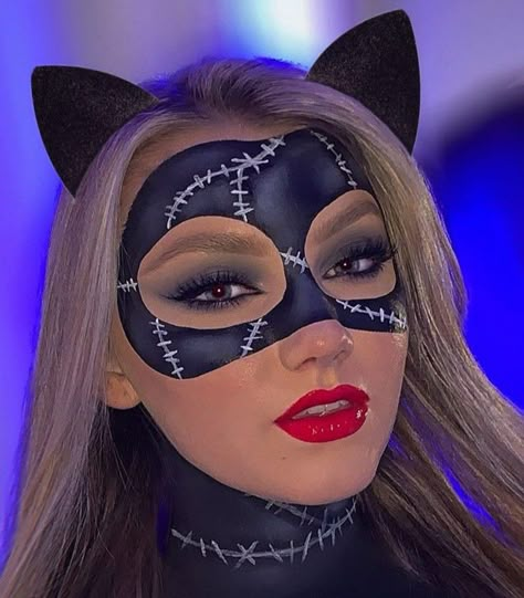 Cat Woman Makeup Halloween, Halloween Makeup Looks 2022, Cat Woman Makeup, Cat Eye Makeup Halloween, Catwoman Makeup, Batman Makeup, Halloween Women Makeup, Catwoman Mask, Cat Halloween Makeup