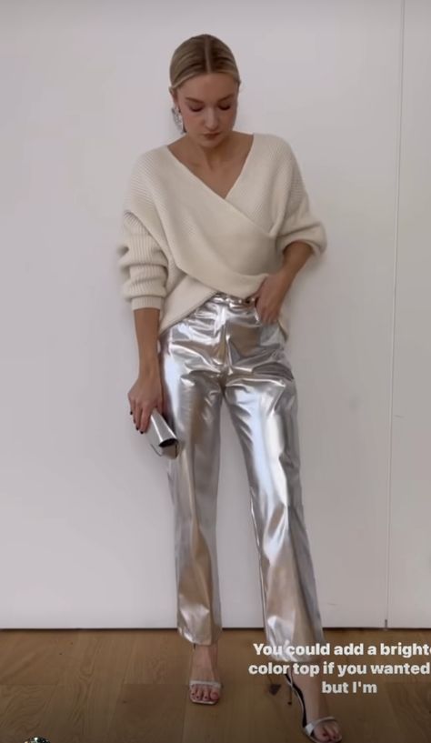 Silver Bottoms Outfit, Silver Pants Outfit Night, Silver Pants Outfit, Lydia Tomlinson, Silver Trousers, Silver Bottoms, Silver Pants, Chique Outfit, Blazer Outfits Casual