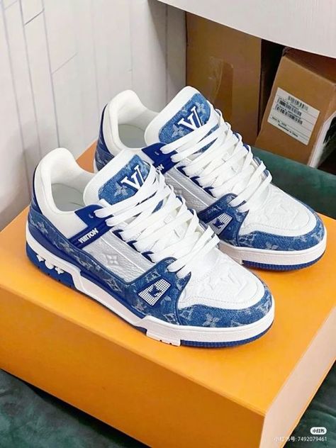 #louisvuitton #shoes #aesthetic #luxury Zapatillas Louis Vuitton, Louis Vuitton Shoes Sneakers, Lv Sneakers, Pretty Sneakers, Dr Shoes, Trendy Shoes Sneakers, Preppy Shoes, Pretty Shoes Sneakers, All Nike Shoes