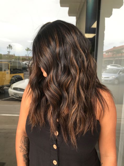 Hair Hilights For Indian Skin, Highlights On Indian Skin, Balayage On Indian Skin Tone, Balayage Hair Colour For Indian Skin, Indian Skin Hair Color Ideas, Highlights For Indian Skin Tone, Balayage For Indian Skin Tone, Hair Color For Indian Skin Tone, Indian Skin Hair Color