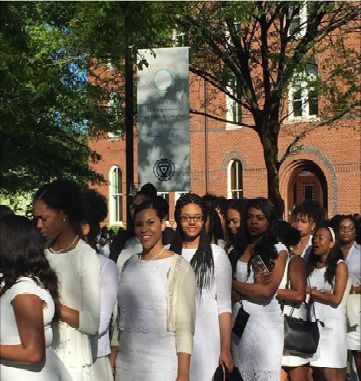 White dresses are a must have at any HBCU and should be on a BSB checklist for the annual founders day program. Founders Day Outfit, Southern Belle Aesthetic, Hbcu Fashion, Spelman College, Campus Outfit, Campus Style, Divine Nine, Founders Day, Southern Belle