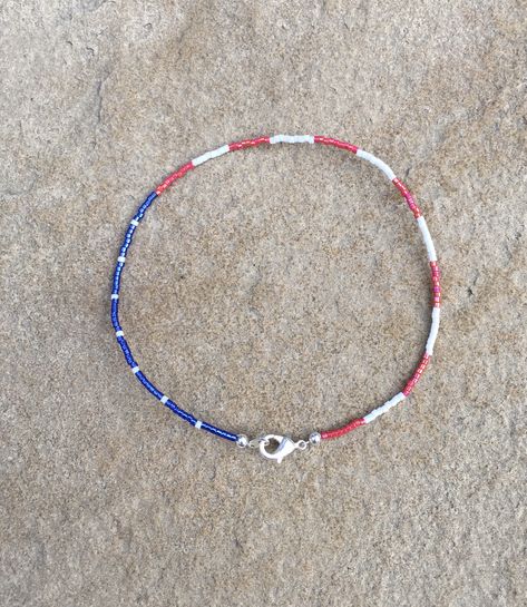 Handmade Patriotic White Beaded Bracelets, Patriotic White Handmade Beaded Bracelets, 4th July Braclets, Patriotic Handmade Bracelet Jewelry, Patriotic Blue Beaded Bracelets, Minimalist Anklet, Mundo Hippie, Patriotic Bracelet, Ankle Bracelets Diy