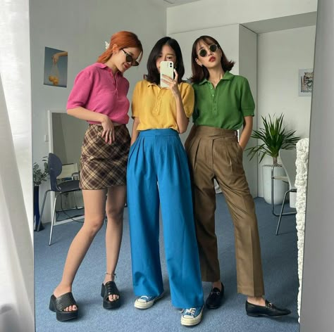 Color Coded Outfits, Color Theme Outfits, Colorful Summer Fashion, Colourful Outfits Summer, Color Coordinated Outfits Friends, Colorful Ootd, Colorfull Style, Multi Colored Outfit, Strong Outfit