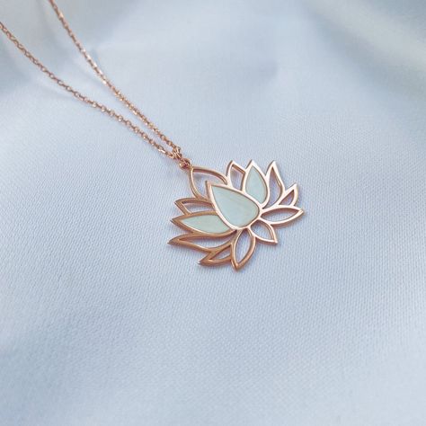 Lotus Motif, Gold Pendants For Men, Flower Necklace Gold, Light Necklace, Pendants For Men, Real Gold Necklace, Lotus Flower Necklace, Locket Design, Gold Jewelry Outfits