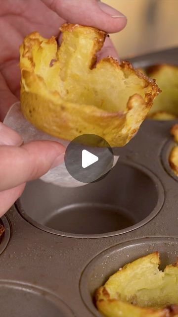 MakeSushi1 on Instagram: "Potato cup filling idea 💡 

#fypシ #potato #potatoes #crispy #baked #yummy #food #foodie #fyp #recipe" Potato Cups Muffin Tins, Potato Pops, Small Potatoes Recipe, Hor Dourves, Potato Cups, Cocktail Hour Food, Potatoe Recipes, Potatoes Crispy, Potato Appetizers