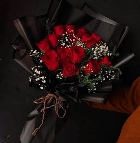 Masculine Flowers, Red Flower Bouquet, Flower Board, Chocolate Covered Fruit, Red Rose Bouquet, Boquette Flowers, Birthday Inspo, Lace Dress Styles, Eyeliner Styles