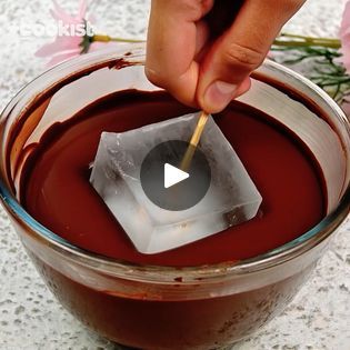 Chocolate Cubes Recipe, Chocolate Baskets, Chocolate Cubes, Chocolate Hacks, Easy Homemade Soups, Chocolate Cube, Chocolate Videos, Chocolate Bowls, Cheesecake Trifle