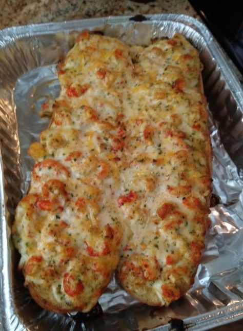 Crawfish Bread – Recipes on a Budget Crawfish Dishes, Crawfish Bread, Crawfish Recipes, Mama Cooking, Cajun Dishes, Cajun Cooking, Louisiana Recipes, Creole Recipes, Seafood Dishes