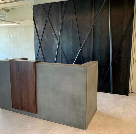 Grey Reception Desk, Industrial Reception Desk, Office Reception Table Design, Modern Office Reception, Industrial Reception, Wood Reception, Concrete Pigment, Office Reception Design, Wood Reception Desk