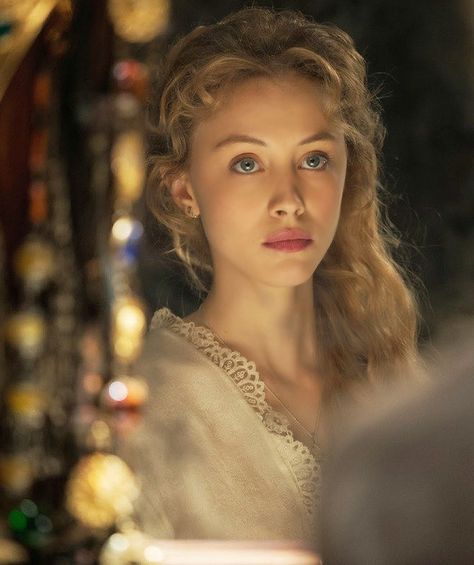 Sarah Gadon as Polly Newton #newtonandpolly #jodyhedlund http://jodyhedlund.com/books/newton-and-polly-a-novel-of-amazing-grace Narcissa Black, Walburga Black, Dracula Untold, Sarah Gadon, Vampire Bride, Christine Daae, Black Sisters, All The Young Dudes, Harry Potter Marauders