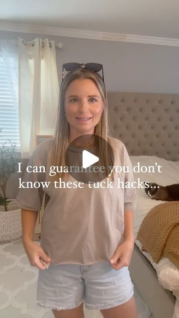 Trudy Lynn Linton on Instagram: "All you need is an oversized tee. 💫This one is only $13 dollars right now for prime day, it is perfect for how I like to tuck my tees without adding extra bulky shirt in my jeans.   1. The hair tie tuck! Wrap a hair tie or hair elastic around the shirt and turn it to the inside.  2. The front tuck - the easiest and my favorite!   3. The side tuck- this gives a totally different look to the tuck.   4. The punched tuck- so fun and I think would look great with a maxi dress on the bottom!   5. The bra tuck - super easy and creates the exact length of top you want.   #stylehacks #whattowear #grwm #hacks #tucking #sidetuck #fronttuck #pinchedtuck #bratuck #summerstyles #oversizedtees   Be sure to follow @yourpetitebestie for daily affordable fashion inspo!  H O Bra Tuck Shirt, Front Tuck Shirt, Baggy Shirt, Mommy Tummy, Bra Hacks, Big Tshirt, Front Tuck, Hair Elastic, Loose Tees