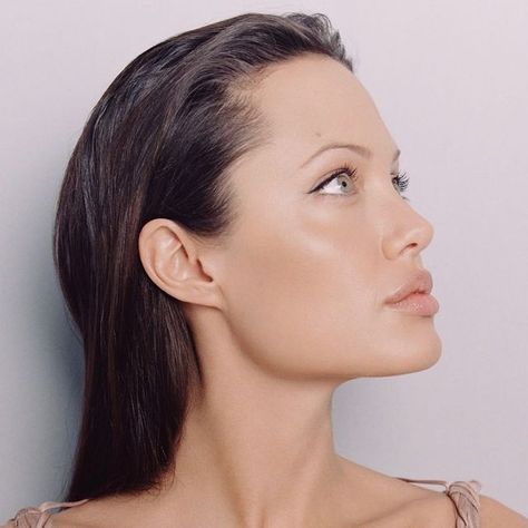 Angelina Jolie Side Profile, Angelina Jolie Nose, Model Hairstyles Woman, Good Jawline, Rhinoplasty Nose Jobs, Strong Jawline, Angelina Jolie Style, Movie Makeup, Celebrity Makeup Looks