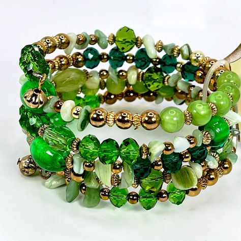 Green And Gold Beaded Coil Bracelet From Erica Lyons. Bundle To Save! Aka Bracelet, Jewelry 101, Bracelet Inspiration, Green Beaded Bracelets, Junk Jewelry, Coil Bracelet, Bracelets Diy, Gold And Green, Memory Wire Bracelets