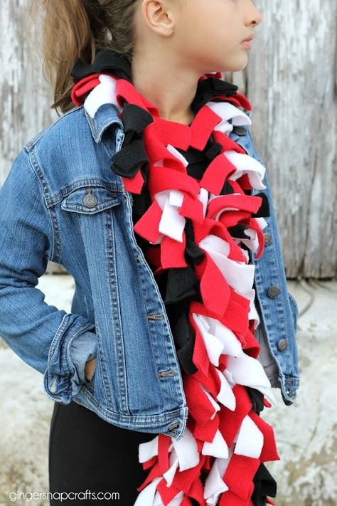 Diy Fleece Scarf, Nursing Cover Pattern, Cheer Crafts, Fleece Ideas, Fleece Scarves, Sew Blankets, Fleece Crafts, Fleece Projects, Sewing Fleece