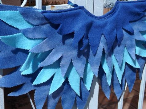 RIO Blue Macaw * ToDDler * Bluejay Play Costume Bird Wings with match… Zazu Costume, Hansel And Gretel Costumes, Charlie Brown Costume, Feather Costume, Rooster Costume, Purim Costumes, Robin Costume, Blue Macaw, Bird Costume