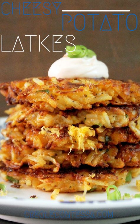 Cheese Latkes, Latkes Recipe, Potato Latkes, Jewish Food, Hash Brown, Potato Dishes, Omelet, Side Dish Recipes, Food Dishes