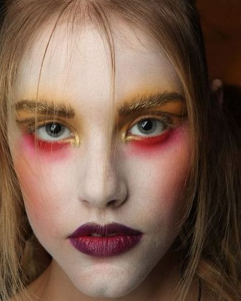 Vivienne Westwood Runway Makeup, Vivienne Westwood Makeup, Vivienne Westwood Punk, Catwalk Makeup, Vivienne Westwood Fashion, Futuristic Makeup, Fashion Show Makeup, Artsy Makeup, Couture Makeup