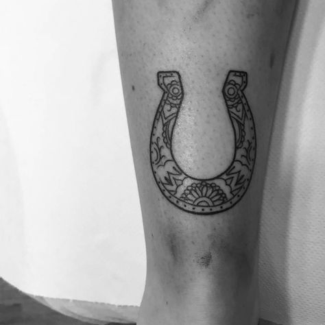 Horseshoe Tattoo, Horse Shoe Tattoo, Cowgirl Tattoos, Pink Tattoo, Achilles Tendon, Western Tattoos, Old School Tattoo Designs, Cool Small Tattoos, Horse Tattoo