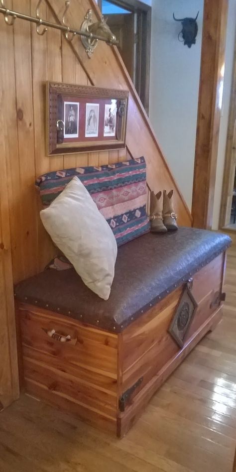 Furniture revivals, repurposing, upcycling and refinishing. DIY Home & Garden and Decorating. Cedar Chest Redo, Chest Makeover, Chest Ideas, Chest Furniture, Western Furniture, Cedar Chest, Western Home Decor, Redo Furniture, Western Decor