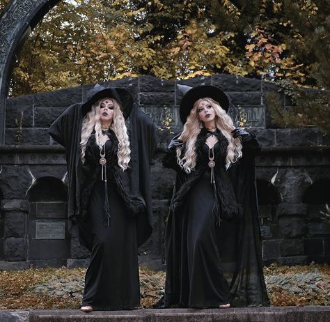 Dressing up as a witch for Halloween can be anything but basic. There are so many ways to channel your inner sorceress that will surely turn heads. Keep Awesome Witch Costumes, Matching Witch Costumes, Witch Costume Accessories Diy, Elegant Witch Costume, Witch Costume Ideas Diy, Creative Witch Costumes, Glam Witch Costume, Adult Witch Costumes Diy, Gothic Witch Costumes