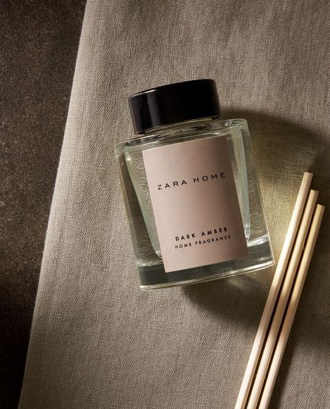 Zara Home Diffuser, Jewelry Product Shots, Candles Photography, Photo Candles, Candle Inspiration, Candle Labels, Perfume Brands, Home Scents, Aroma Diffuser