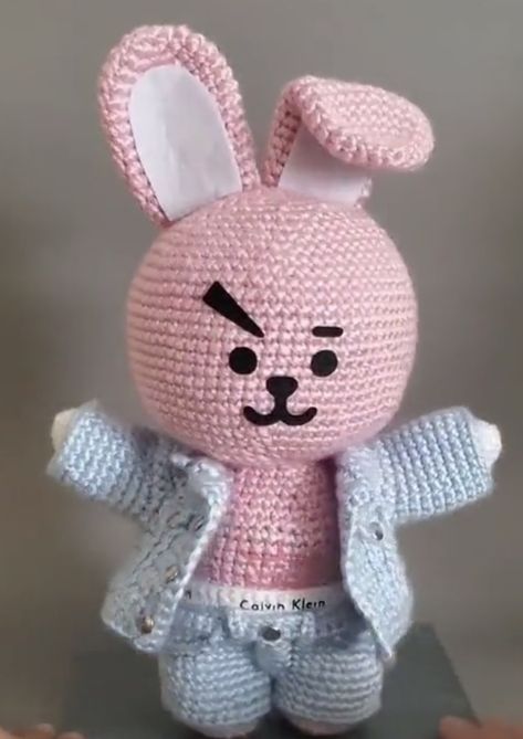 Bts Crochet Ideas, Crochet Kpop Ideas, Bts A Crochet, K Pop Crochet, Bt21 Crochet, Crochet Bts, Bts Crochet, Kpop Crochet, Army Accessories