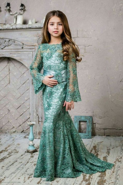 Pakistani Kids Dresses, Kids Bridesmaid Dress, Kids Party Wear Dresses, Girls Sequin Dress, Girls Long Dresses, Kids Dress Patterns, Girls Frock Design