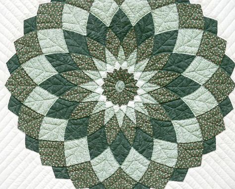 Dahlia Quilt Pattern, Giant Dahlia Quilt, Dahlia Quilt, Giant Dahlia, Mandala Quilt, Amish Quilt Patterns, Colchas Quilting, Quilt Pattern Free, Drunkards Path