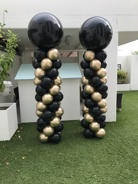 Black And Gold Balloon Pillar, Black White And Gold Balloon Columns, Pillar Balloon Decoration, Church Balloon Decoration, Black And Gold Balloon Columns, Black Balloon Columns, Ballon Columns Ideas, Wedding Balloon Decor, Decoration With Balloons