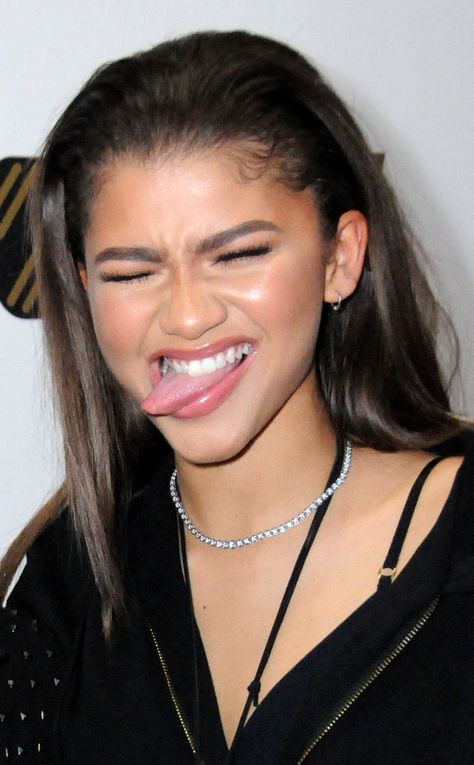 Zendaya Funny, Celebrity Funny Faces, Shake It Up, Zendaya Style, Party Pics, Celebrity Faces, Zendaya Coleman, Celebrities Humor, Funny Face