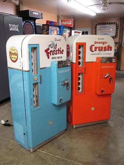 1950s Supermarket, Vendor Machine, Soda Machine, Vintage Soda, Soda Machines, Sneaker Posters, Drinks Machine, Vintage Appliances, Retro Radio