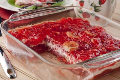 Strawberry Patch Salad Salads Strawberry, Congealed Salads, Strawberry Jello Salad, Salad Board, Sweet Salads, Congealed Salad, Jello Salads, Jello Desserts, Strawberry Jello