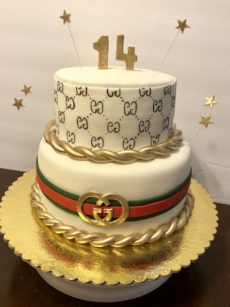 Gucci Cakes For Women, Gucci Cake For Him, Gucci Birthday Cake, Chanel Birthday Cake, Gucci Party, Money Birthday Cake, Gucci Cake, 14th Birthday Cakes, Beautiful Cake Designs