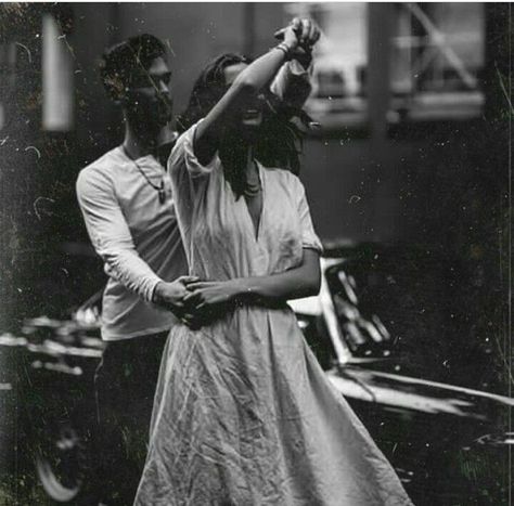 People Dancing Aesthetic, Dancing Couple Aesthetic, Couples Vintage, Vintage Engagement Photos, Couple Dps, Image Couple, Vision 2025, Couple Dpz, Vintage Couples