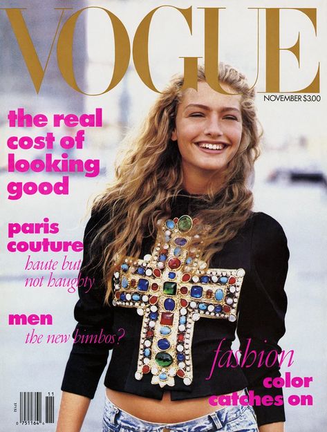 US Vogue November, 1988 - "Happy Accident" l Anna Wintour's first cover. Featuring a Christian Lacroix jacket and jeans (the matching skirt didn't fit), it was the first time Vogue mixed high and low fashion on a cover. Michaela Bercu, Lucy Watson, Edie Campbell, Thelma Louise, Vogue Vintage, Mode Editorials, Vogue Magazine Covers, Karen Elson, Magazine Vogue