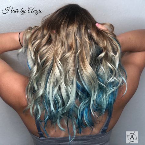 Blonde Hair Brunette Underneath, Strawberry Blonde And Blue Hair, Blue On Blonde Hair, Teal Hair Dye Ideas, Blue Hair Blonde, Blonde Balayage With Color Streaks, Blue Underneath Hair Blonde, Short Blonde Hair With Blue Highlights, Blue Tips Hair Blonde