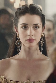 Adelaide Kane Gif Reign, Mary Reign Gif, Reign Queen Mary, Reign Coronation, Adelaide Kane Reign, Anastasia Tremaine, Reign Hairstyles, Adelaide Kane Gif, Reign Tv Show