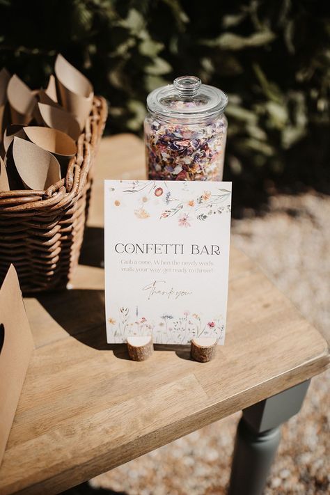 Confetti bar with clear jug filled with dried confetti on wooden table Confetti Bar Wedding, Wedding Table Confetti, Table Confetti Ideas, Confetti Station, Wedding Confetti Ideas, Ceremony Confetti, Diy Confetti Cones, Wildflower Confetti, Flower Confetti Wedding