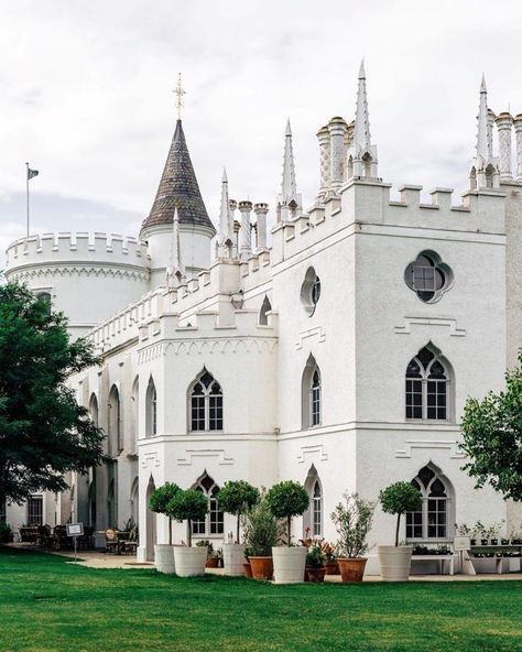 London Bucket List 🇬🇧 on Instagram: “The Strawberry Hill House is Horace Walpole's 18th century castle in West London.Have you crossed this off your bucket list…” 18th Century Castle, British Mansion, Exterior Design Backyard, Strawberry Hill House, Gothic Revival House, Architecture Museum, London Bucket List, Strawberry Hill, Travel Architecture