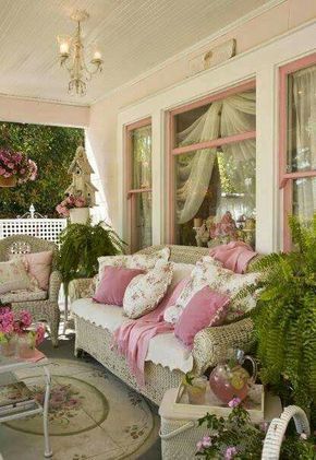 Shabby Chic Outdoor Decor, Shabby Chic Decorating, Shabby Chic Porch, Styl Shabby Chic, Porch Sitting, Decoration Shabby, Cottage Shabby Chic, Estilo Shabby Chic, Decor Shabby Chic