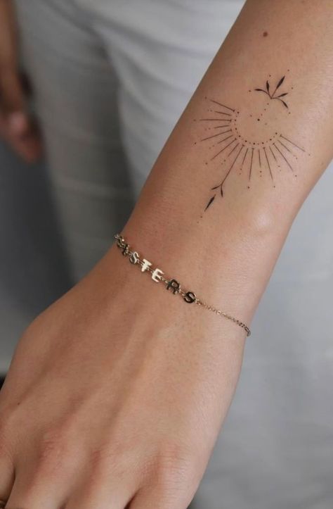 Hand And Finger Tattoos, Boho Tattoos, Handpoke Tattoo, Sun Tattoos, Small Hand Tattoos, Arrow Tattoos, Cute Tattoos For Women, Classy Tattoos, Discreet Tattoos