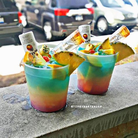 TRIPLE HIPPIE BUCKET Grenadine Peach Schnapps Pineapple Juice Mango Juice Cruzan Passion Fruit Rum Malibu Rum Ciroc Peach Vodka Blue Curacao Pineapple & Orange Slices Ciroc Peach, Liliana Hearts, Vodka Blue, Fruity Alcohol Drinks, Peach Vodka, Drinks Recipe, Coctails Recipes, Malibu Rum, Candy Drinks